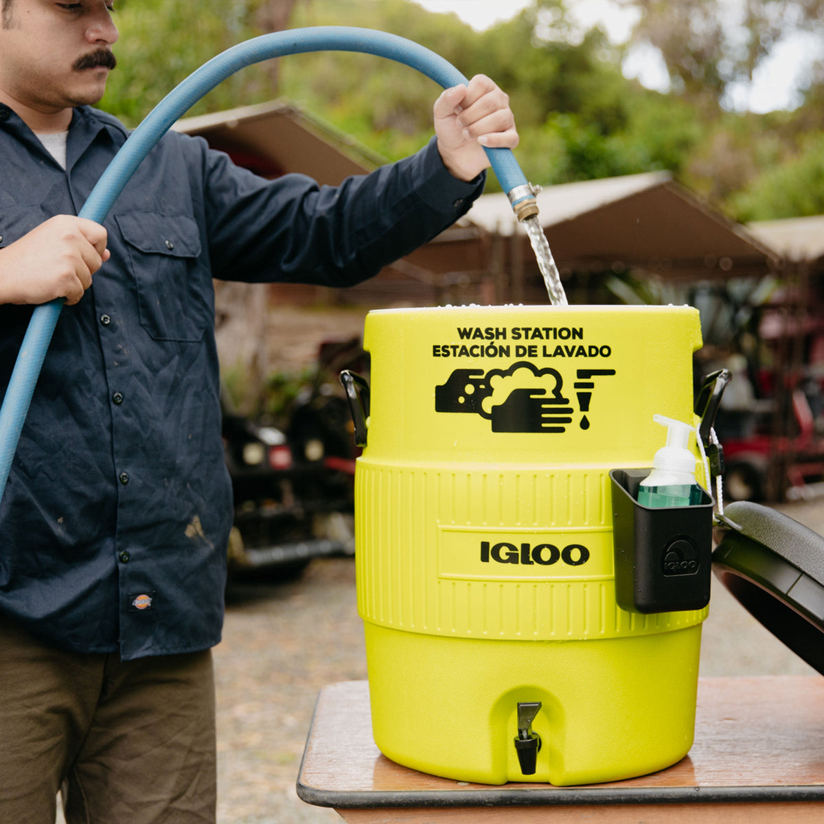 5-gallon-handwash-station-g5 00042260_lifestyle1.jpg