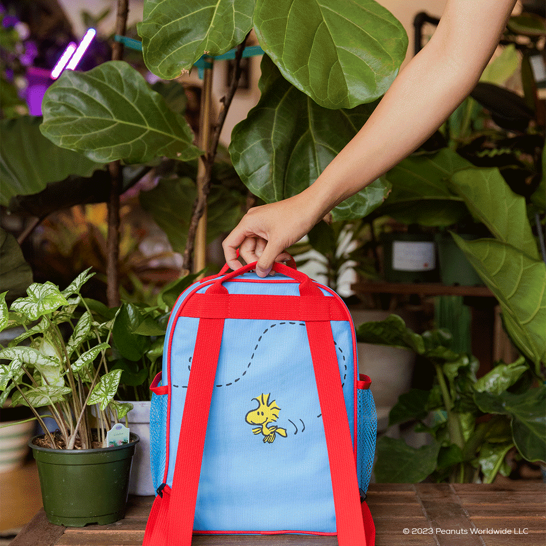 snoopy-mini-convertible-backpack-cooler-z9 Peanuts_Part_2_NATIVE_PDP_Backpack.gif